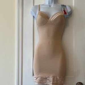 NWT SPANX Assets Full Slip Adjustable Red Hot Shapers‎ Women’s Small Nude Sexy